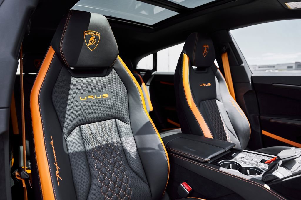 Used 2023 Lamborghini Urus Performante AWD/4WD image 52