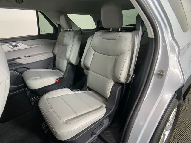 Used 2025 Ford Explorer Active w/ Active Comfort Package image 29