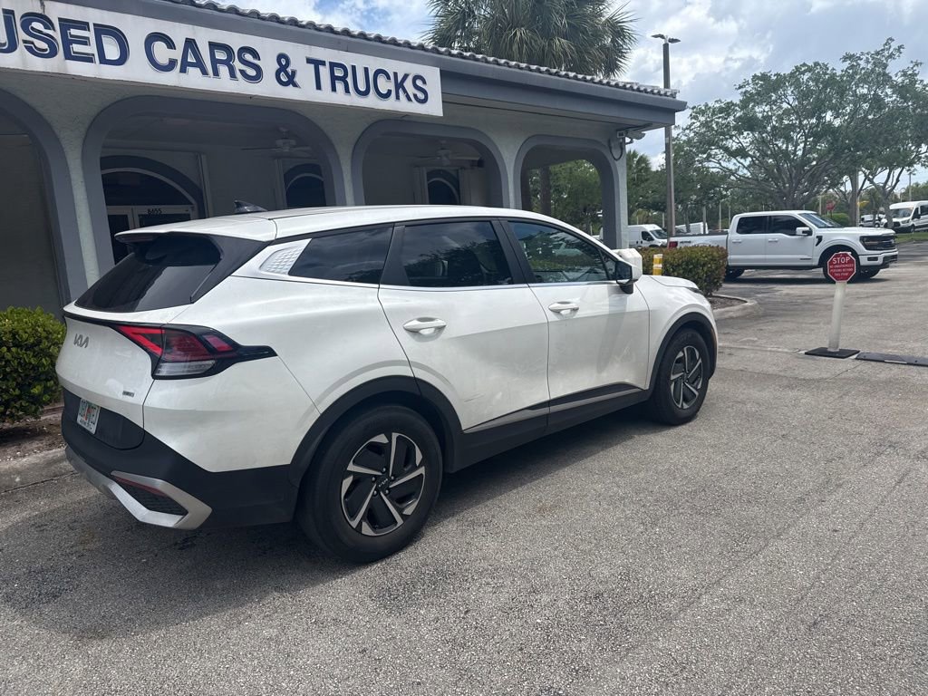 Used 2023 Kia Sportage LX FWD image 3