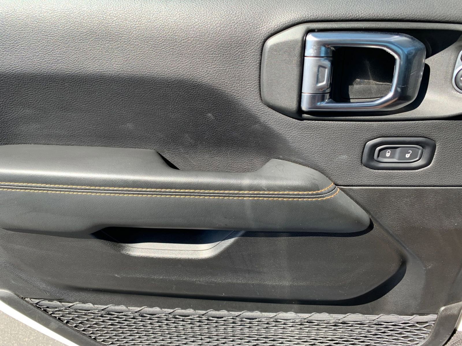 Used 2025 Jeep Wrangler Sahara image 20