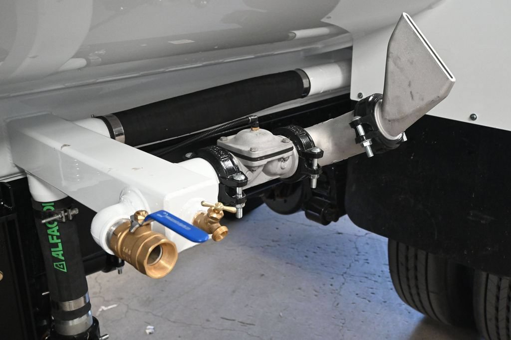 New 2027 Ford F750 2WD Regular Cab Super Duty image 19