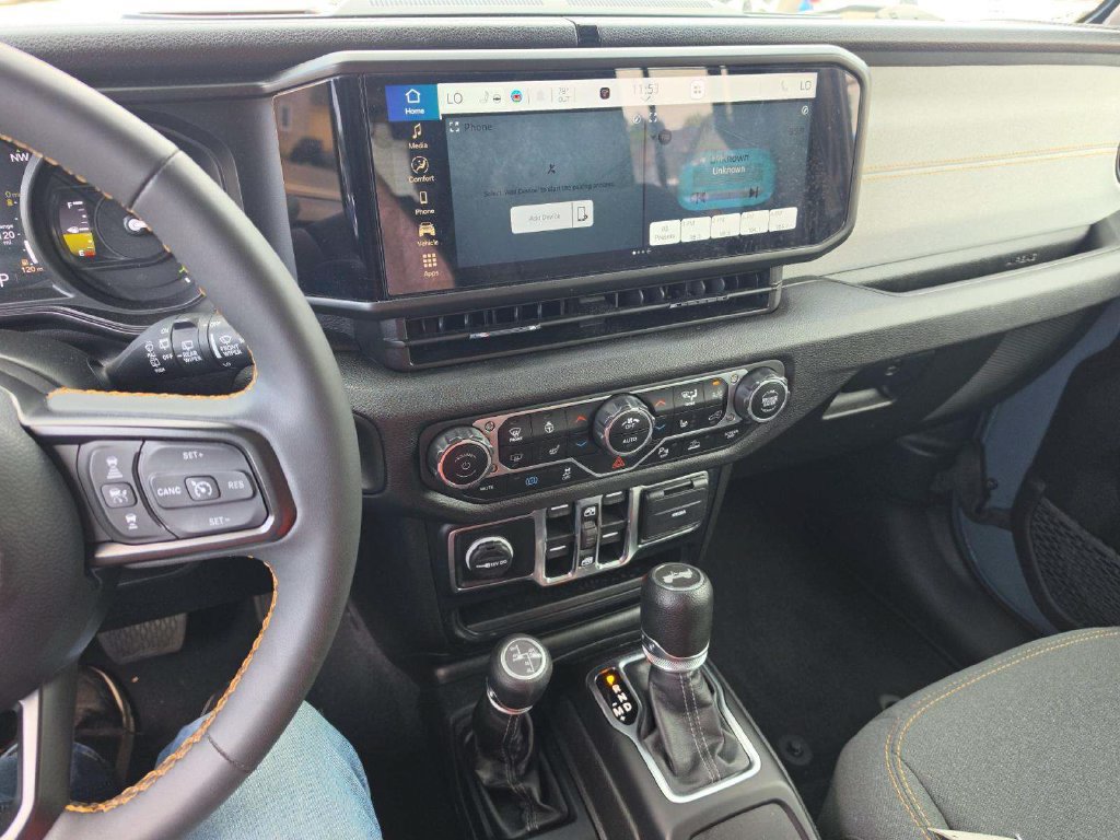 Used 2024 Jeep Wrangler Unlimited AWD/4WD image 6