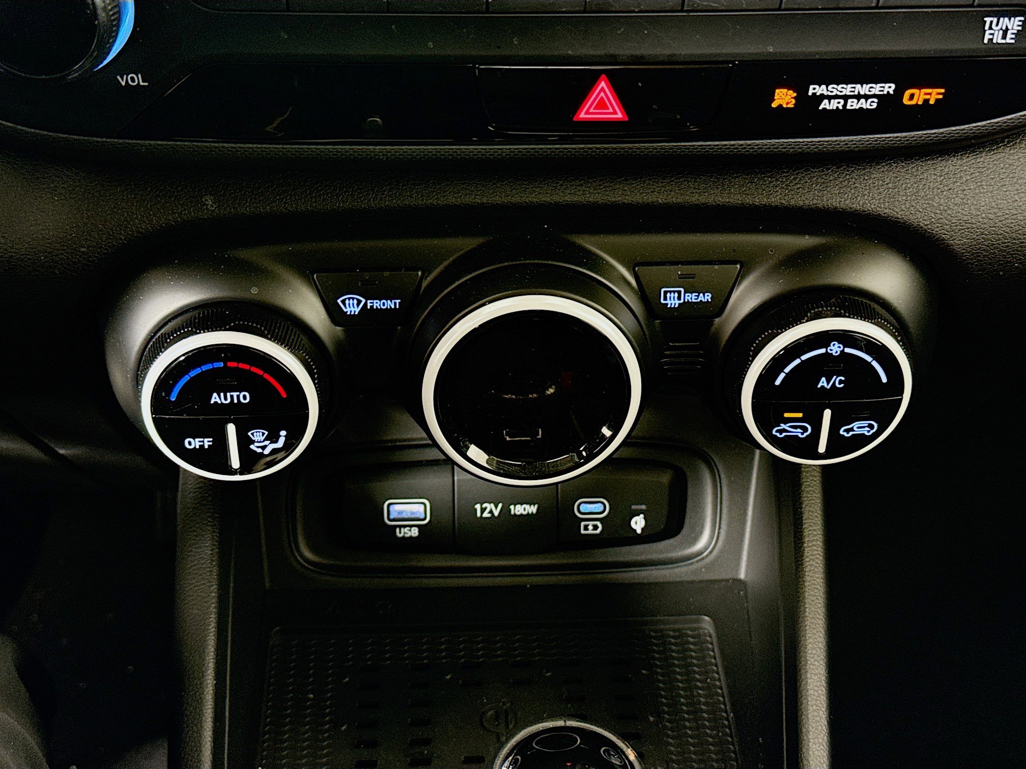 Used 2023 Hyundai Venue Limited image 17