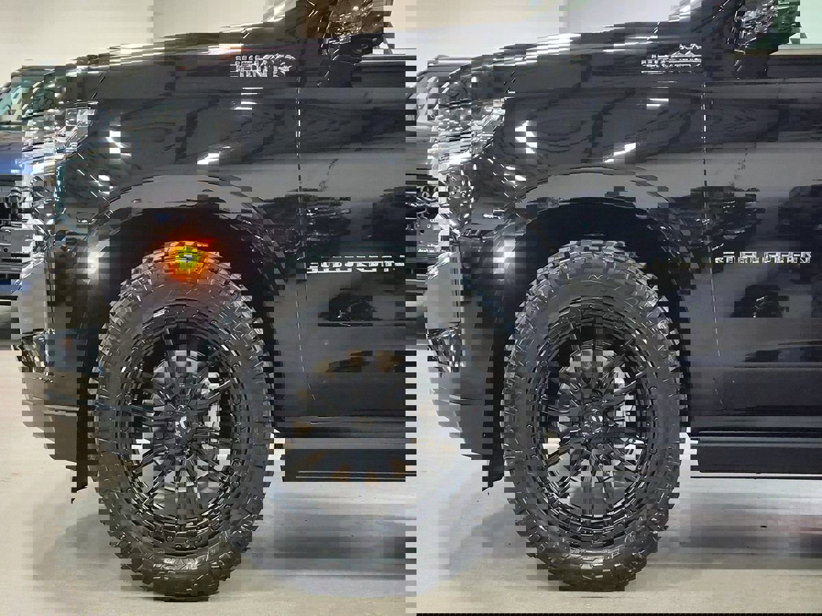 Used 2023 Chevrolet Suburban High Country image 5