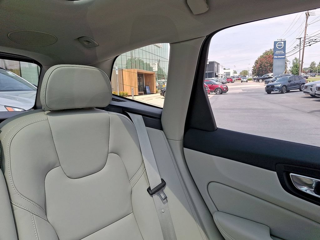 Certified 2026 Volvo XC60 B5 Ultra AWD/4WD image 14