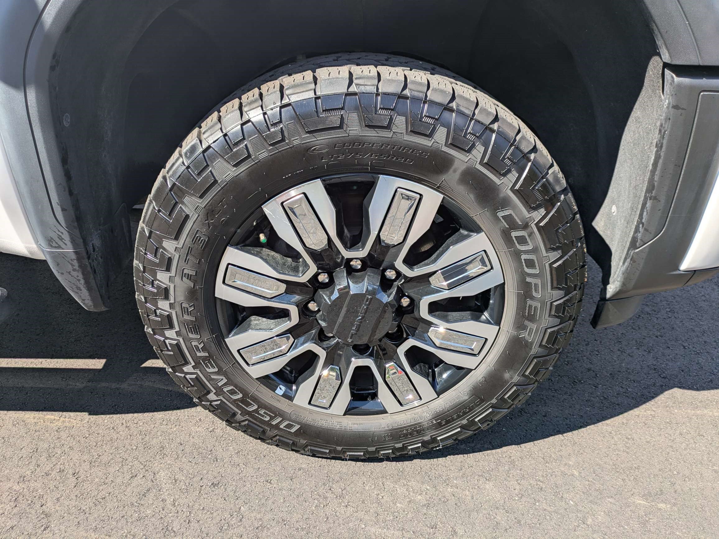 Used 2024 GMC Sierra 3500 Denali w/ Denali Reserve Package AWD/4WD image 10