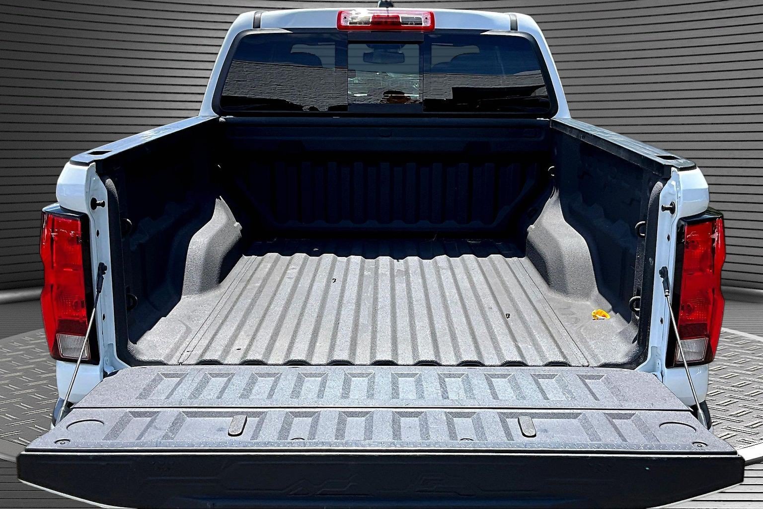 Used 2024 Chevrolet Colorado LT w/ LT Convenience Package II AWD/4WD image 7