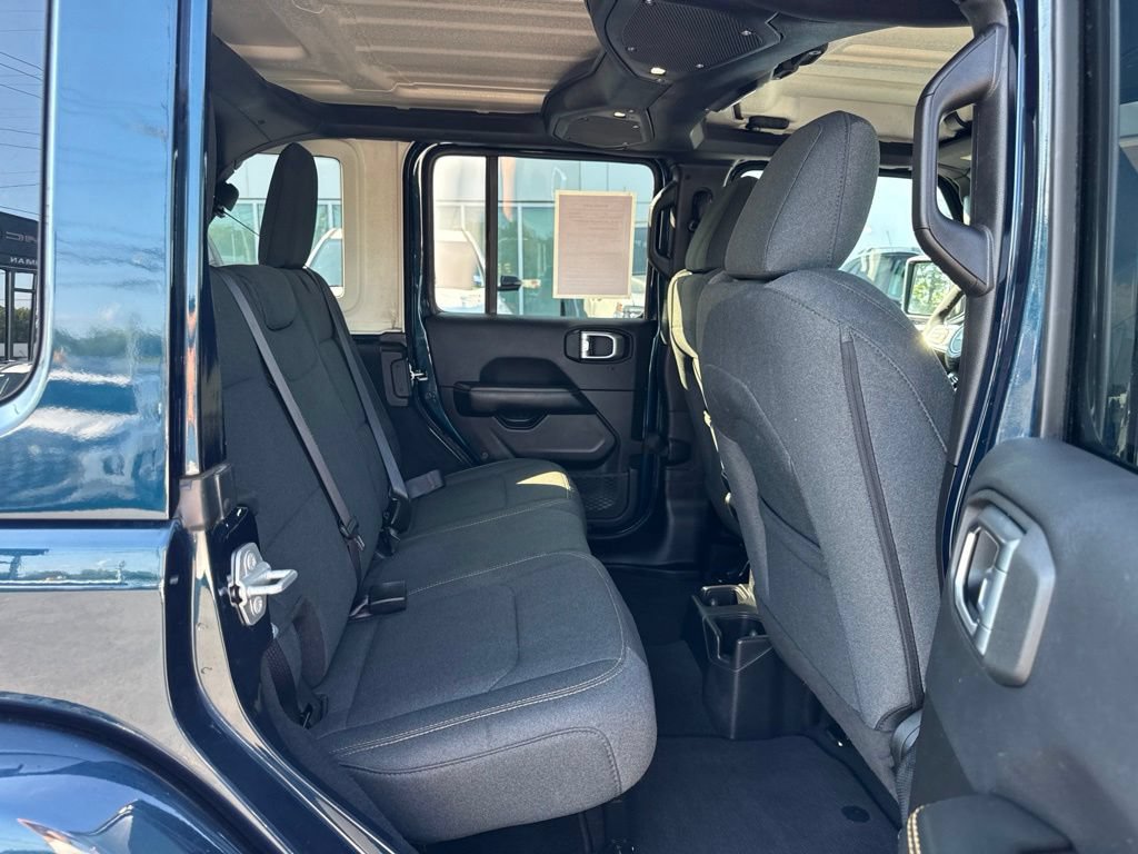 Used 2025 Jeep Wrangler Unlimited Sahara AWD/4WD image 19