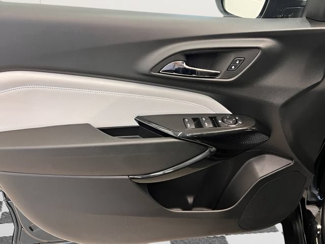 Certified 2025 Chevrolet Trax LT FWD image 14
