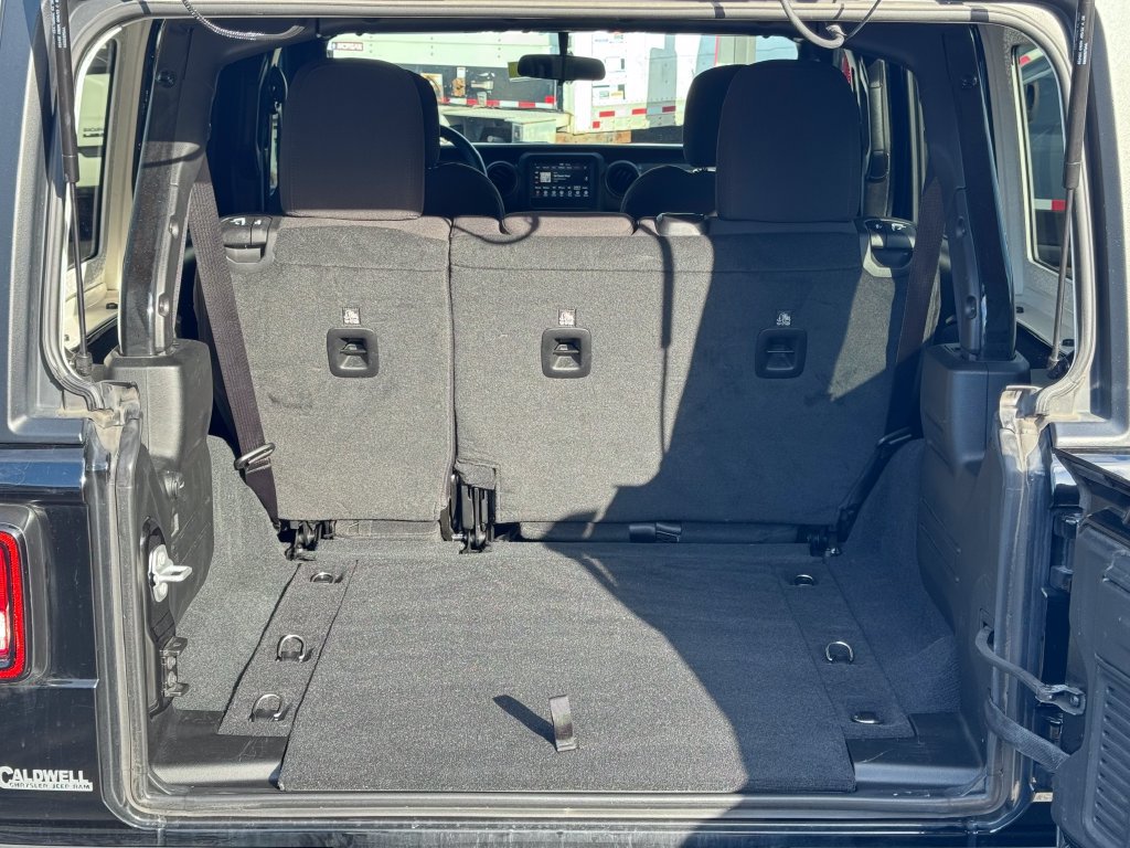 Used 2023 Jeep Wrangler Unlimited Sport AWD/4WD image 12