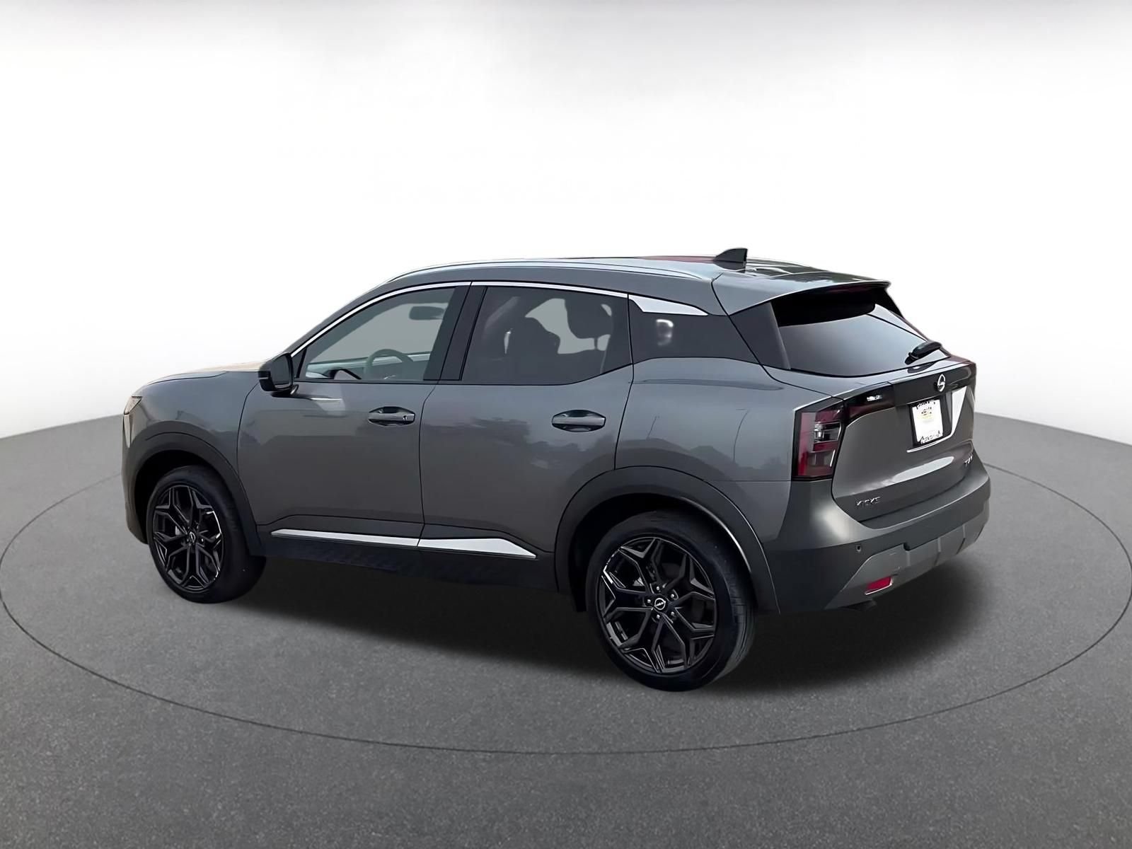 Used 2026 Nissan Kicks SR AWD/4WD image 9