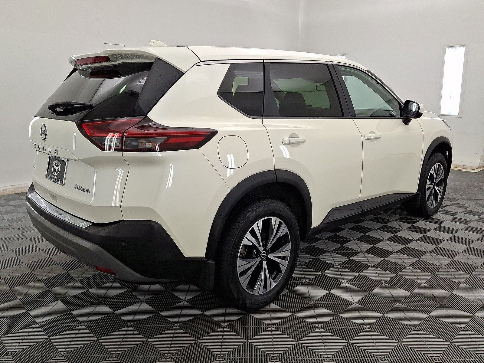 Used 2023 Nissan Rogue SV AWD/4WD image 16