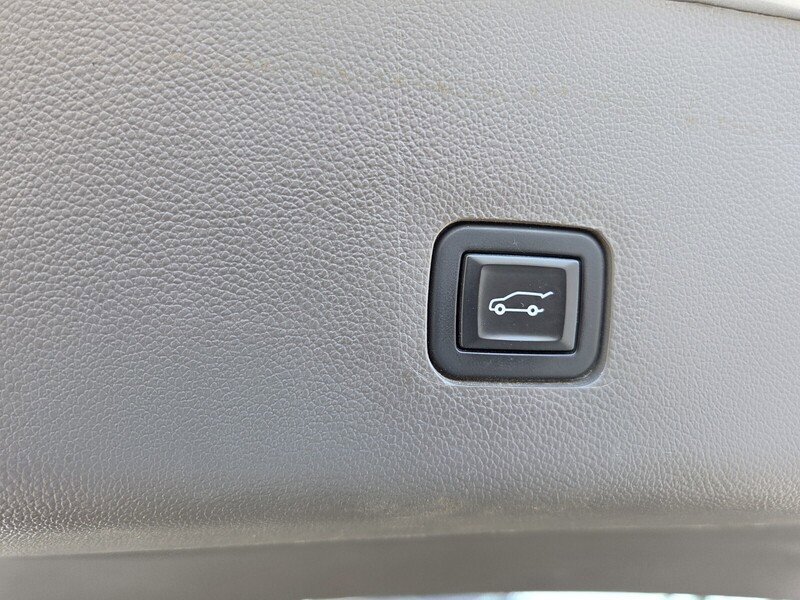 Used 2020 Chevrolet Traverse LT w/ LT Premium Package AWD/4WD image 14