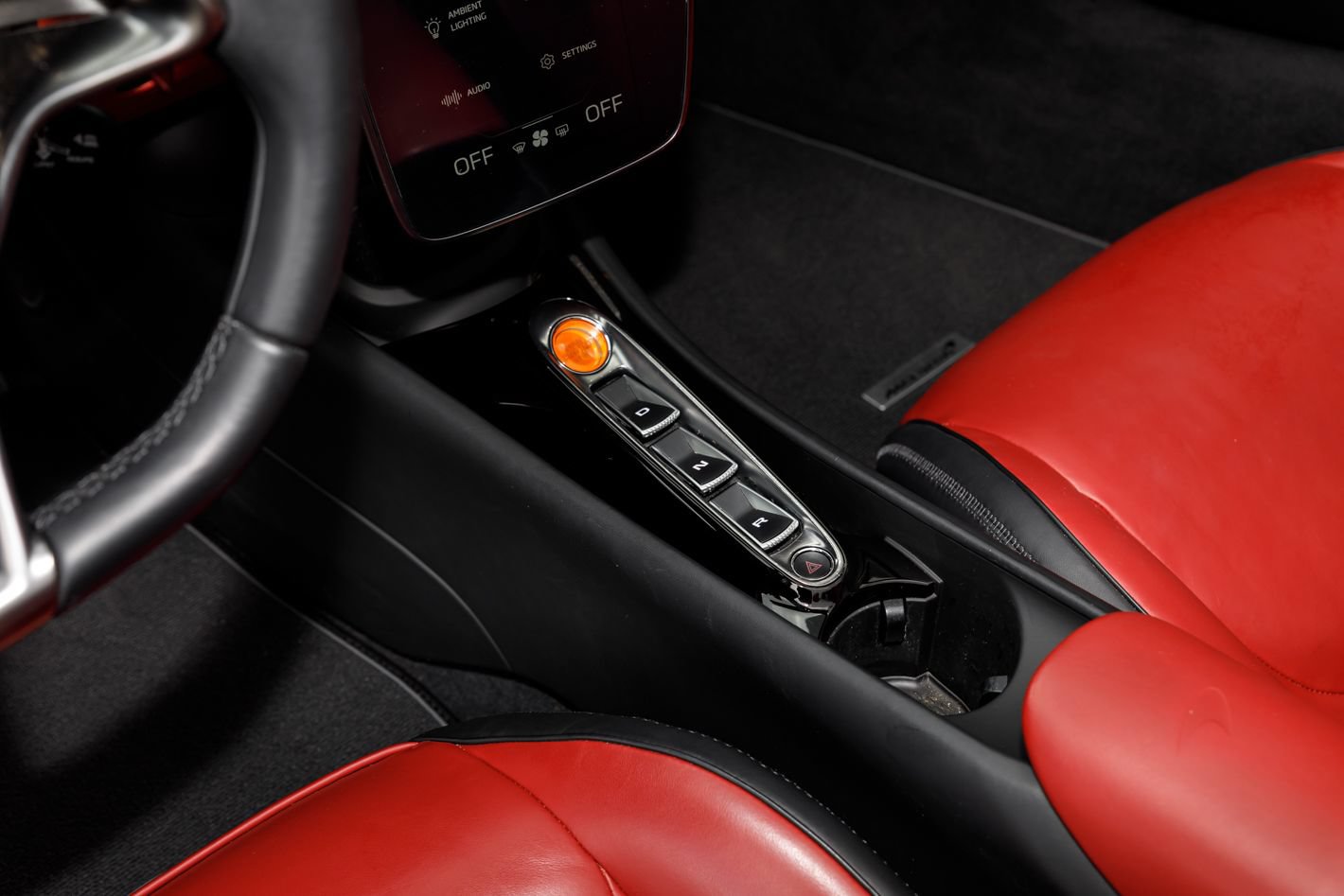 Used 2025 McLaren Artura Spider RWD image 46