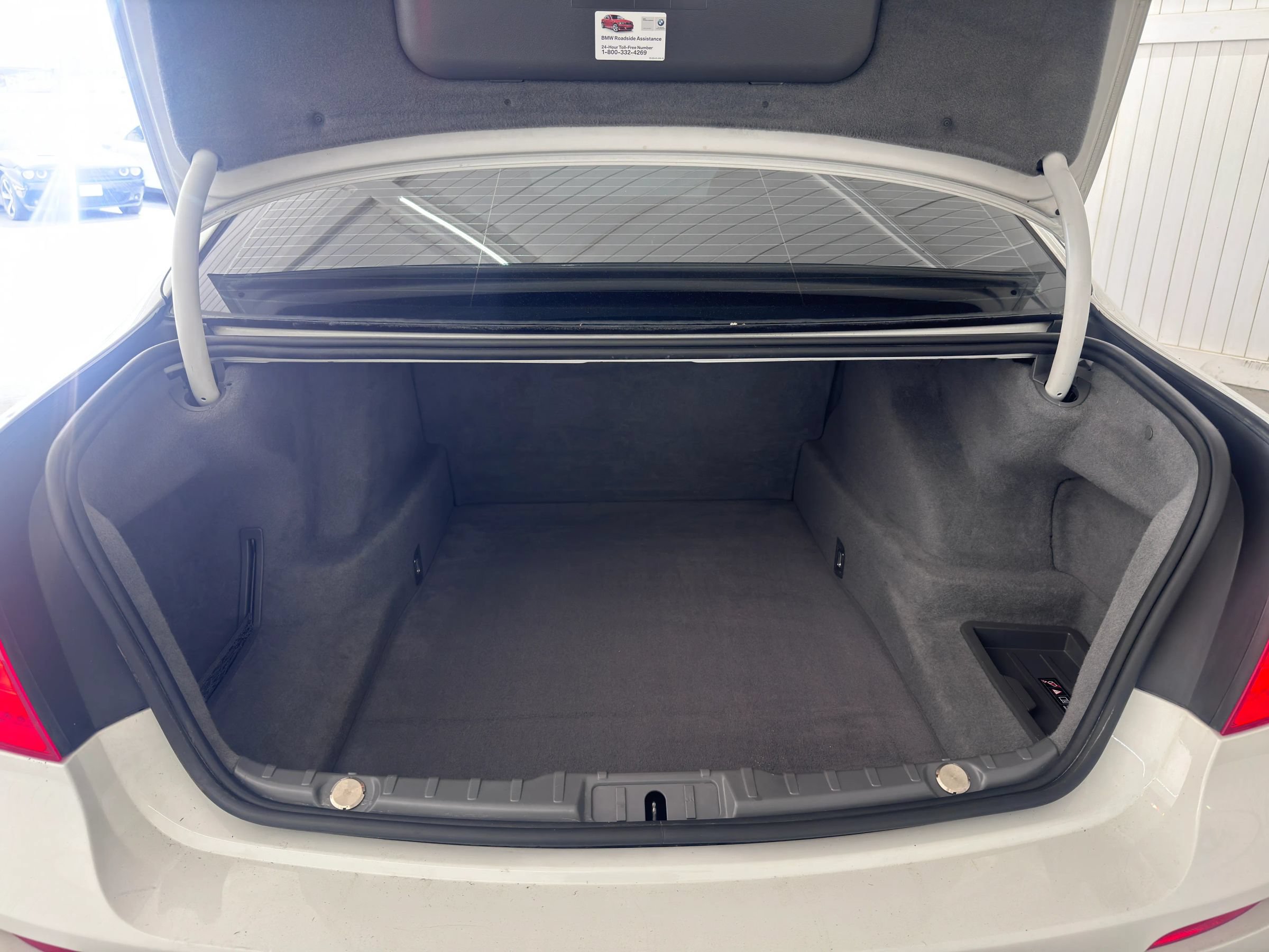 Used 2011 BMW 750i RWD image 12