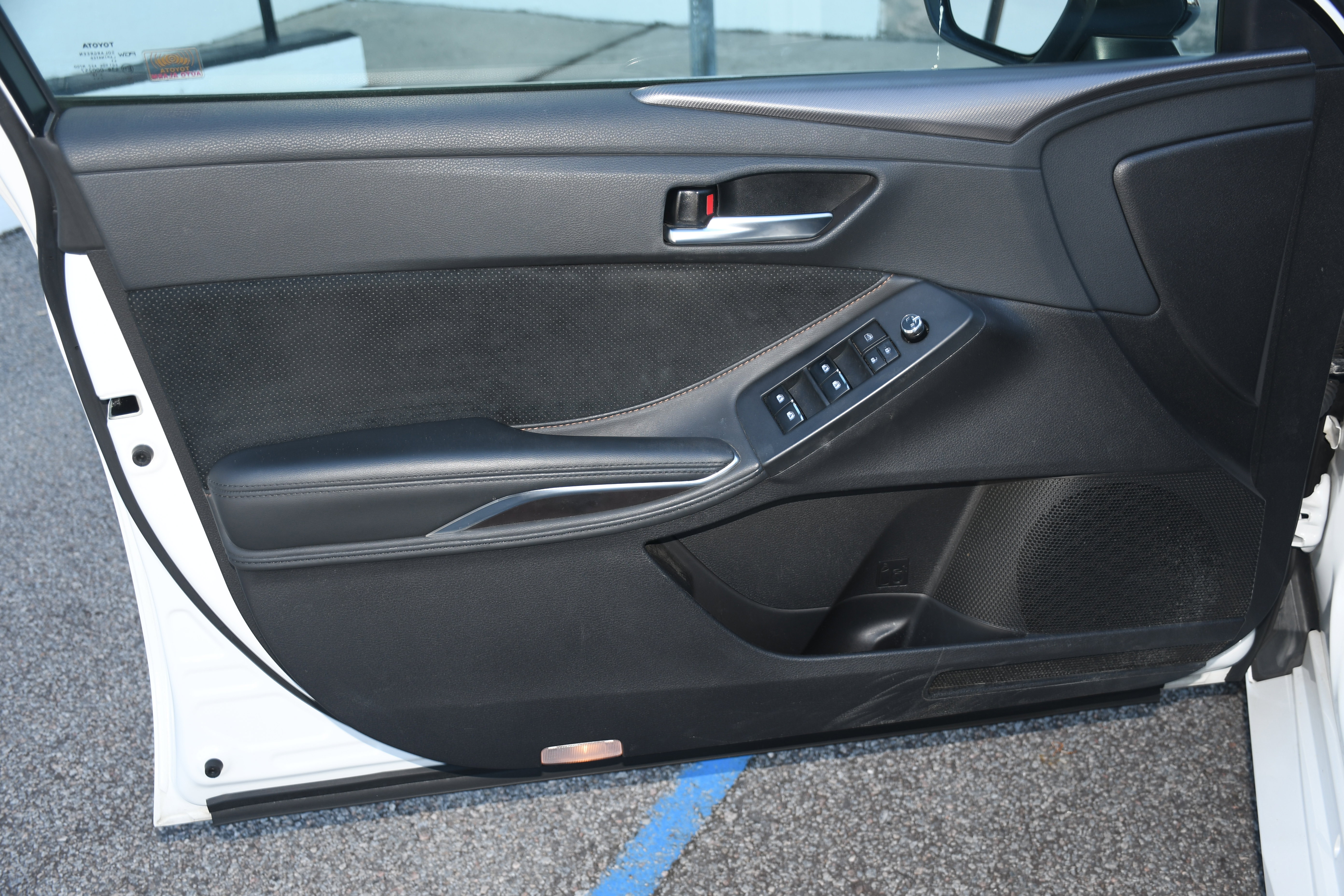 Used 2019 Toyota Avalon XSE image 10