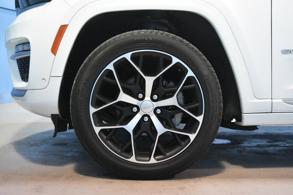 Used 2025 Jeep Grand Cherokee Summit AWD/4WD image 24
