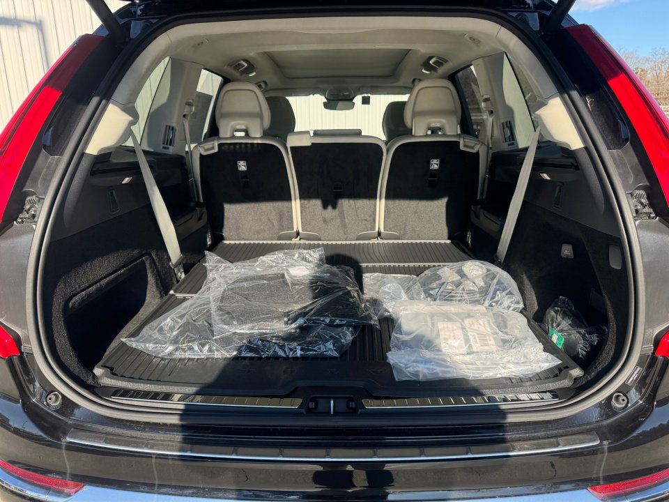 New 2025 Volvo XC90 T8 Plus w/ Protection Package Premier image 15