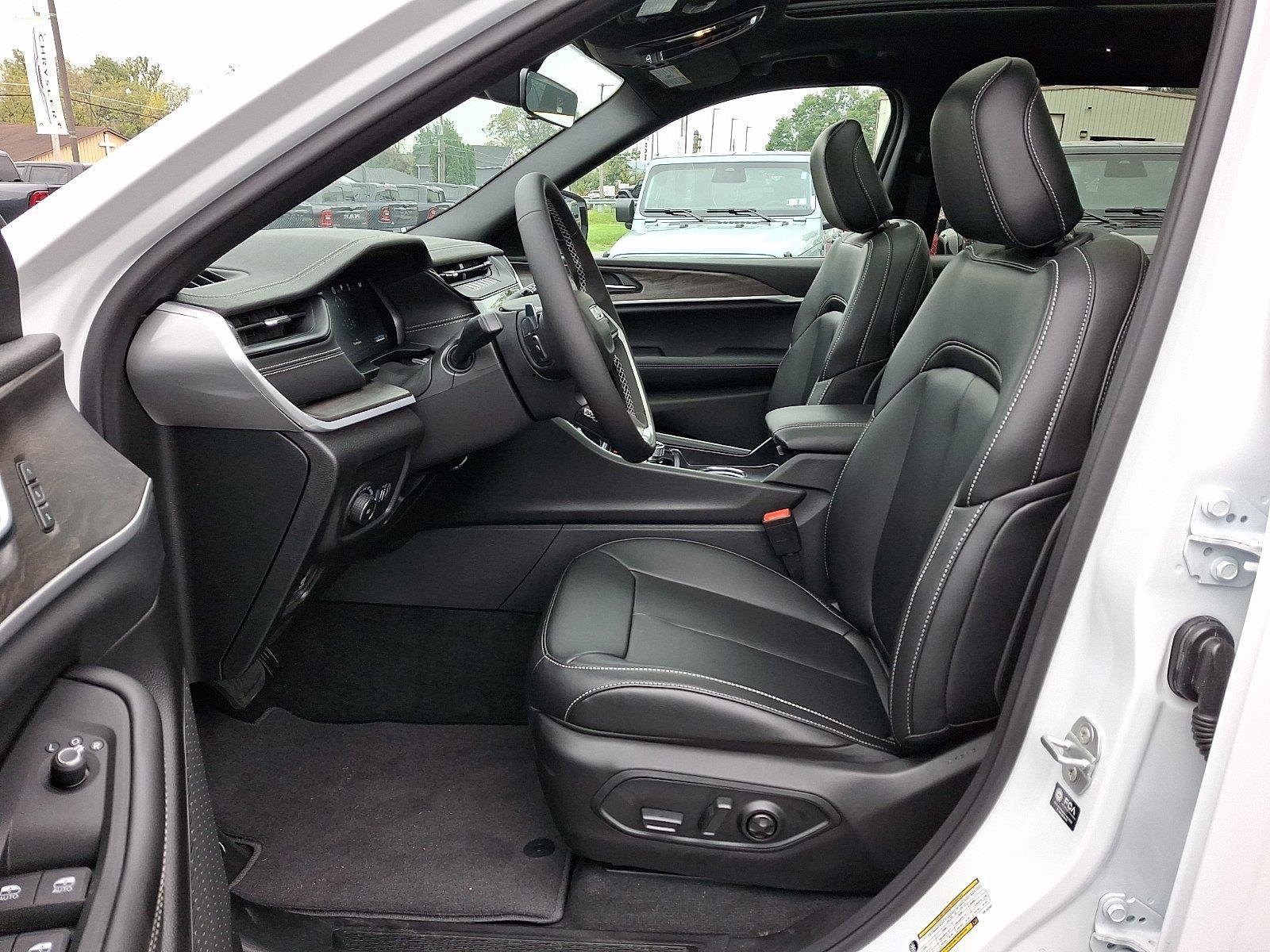 New 2027 Jeep Grand Cherokee L Limited AWD/4WD image 9