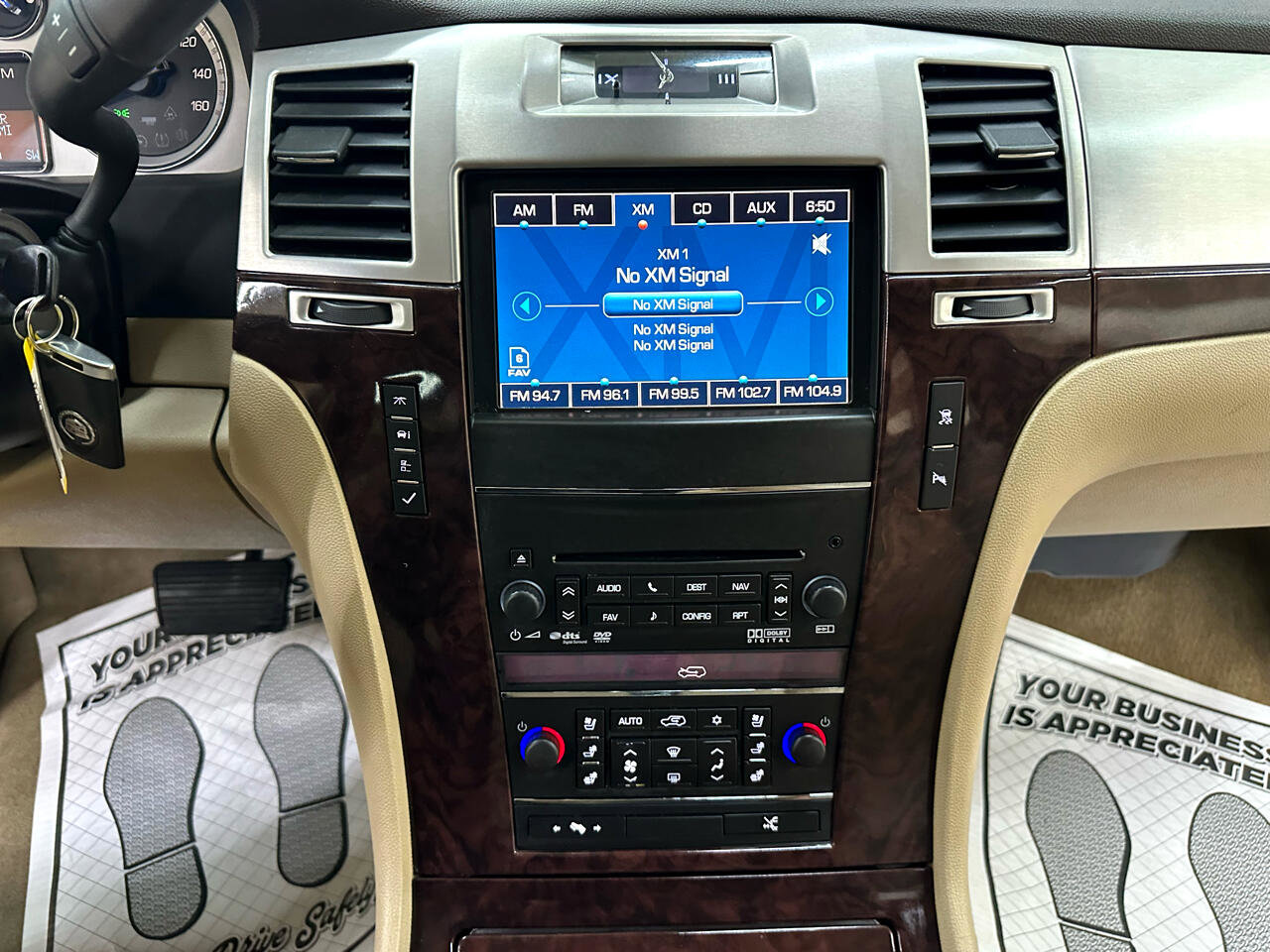 Used 2011 Cadillac Escalade EXT Premium image 25