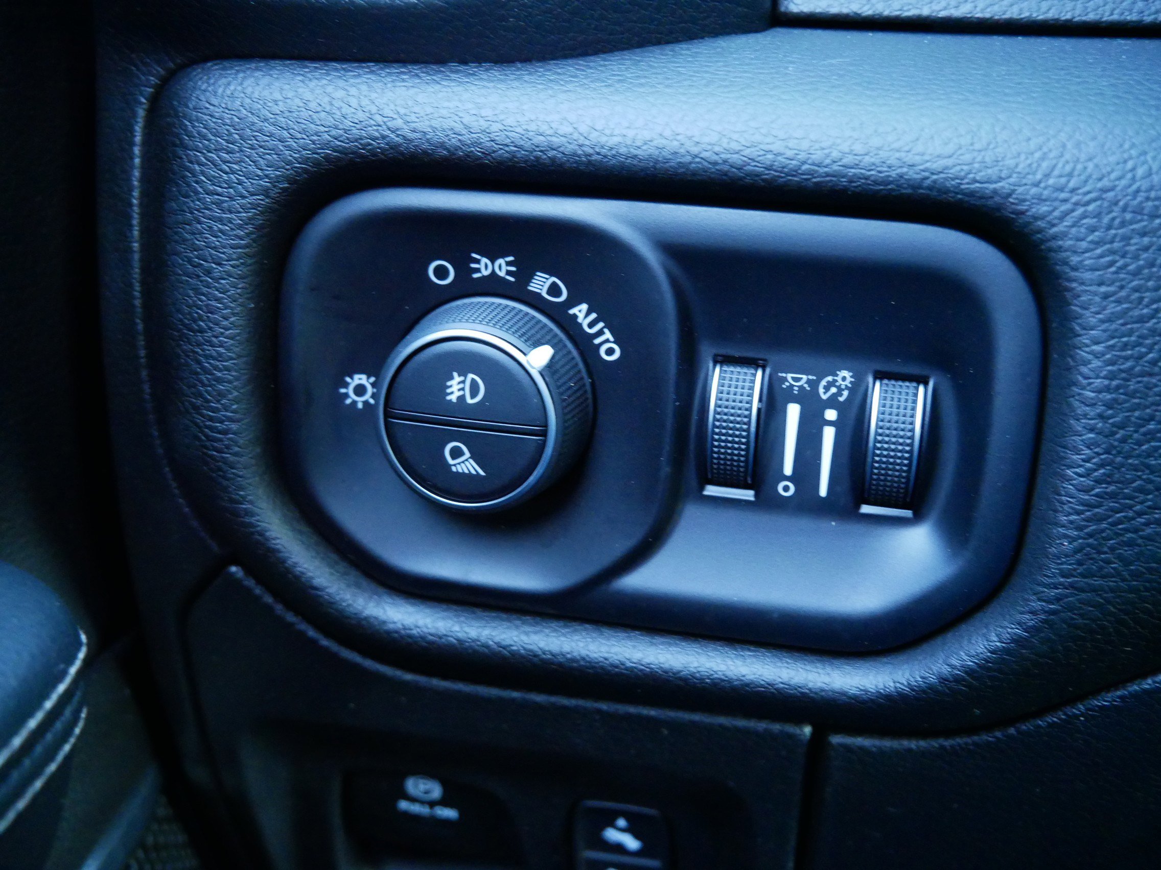 Used 2023 RAM 1500 Laramie AWD/4WD image 26
