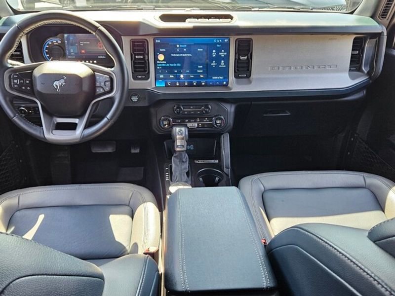 Used 2024 Ford Bronco Outer Banks image 9