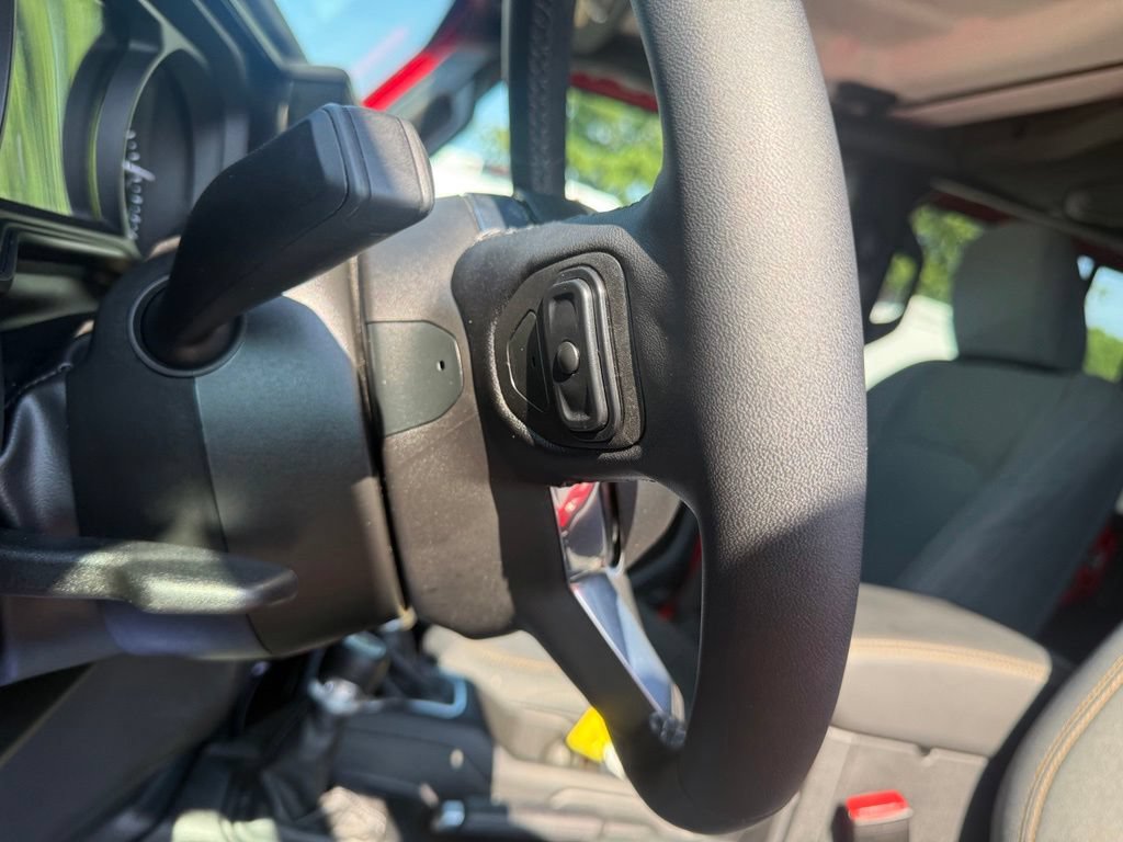 Used 2025 Jeep Wrangler Unlimited Sahara AWD/4WD image 21