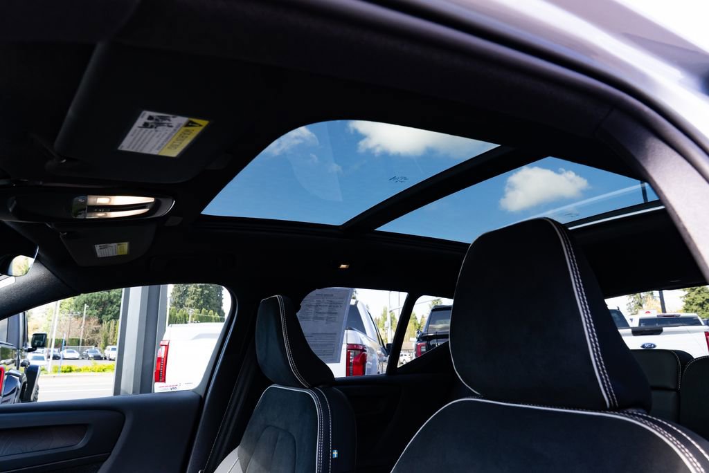 Used 2023 Volvo XC40 Recharge Ultimate AWD/4WD image 18