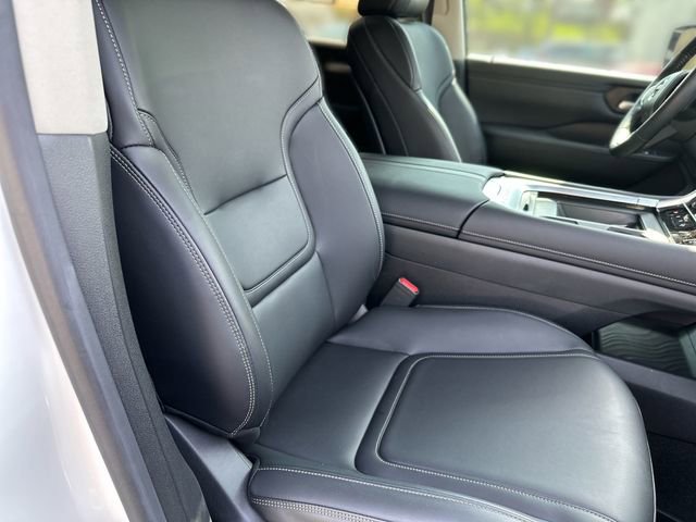 Used 2025 Nissan Armada SV AWD/4WD image 26