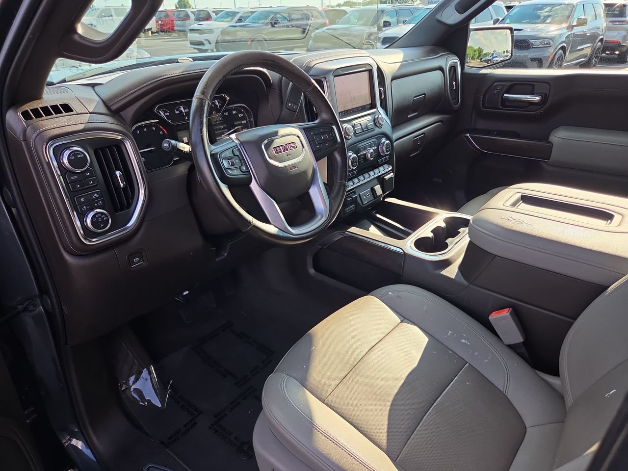 Used 2022 GMC Sierra 1500 SLT w/ SLT Premium Plus Package AWD/4WD image 18