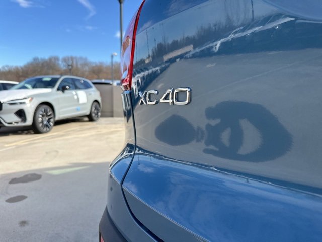 Certified 2023 Volvo XC40 B5 Plus image 38