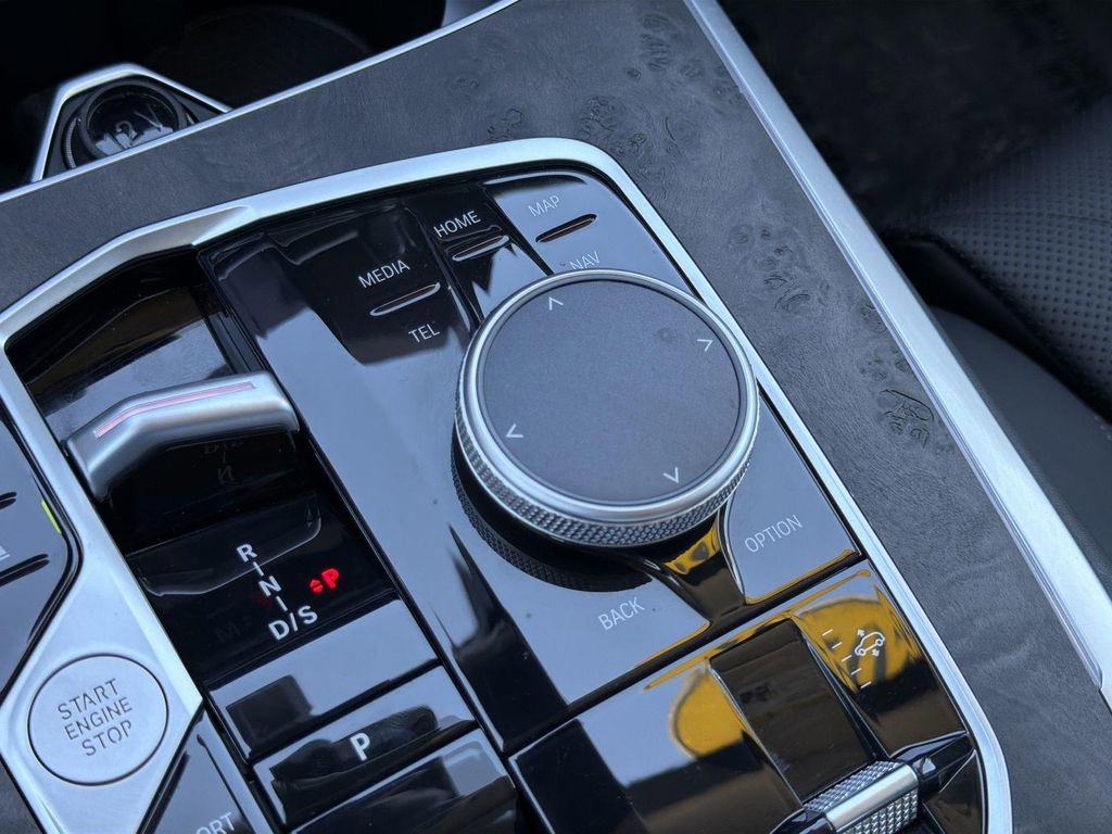 Used 2025 BMW X7 xDrive40i w/ Climate Comfort Package image 17