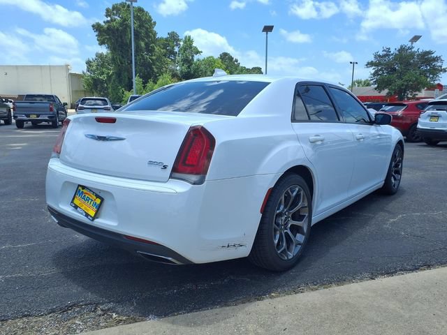 Used 2017 Chrysler 300 S RWD image 2