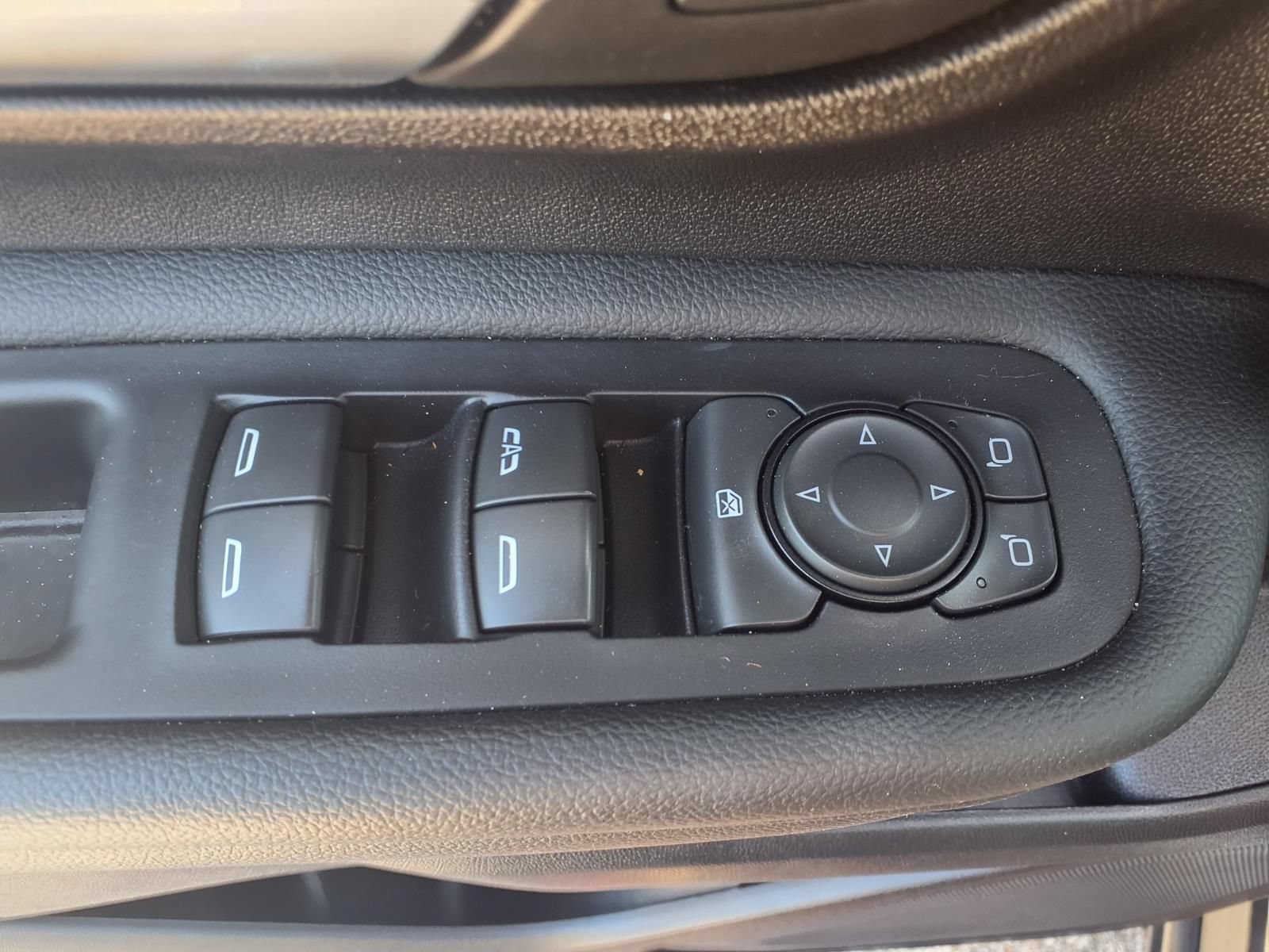 Used 2024 GMC Terrain SLE FWD image 7