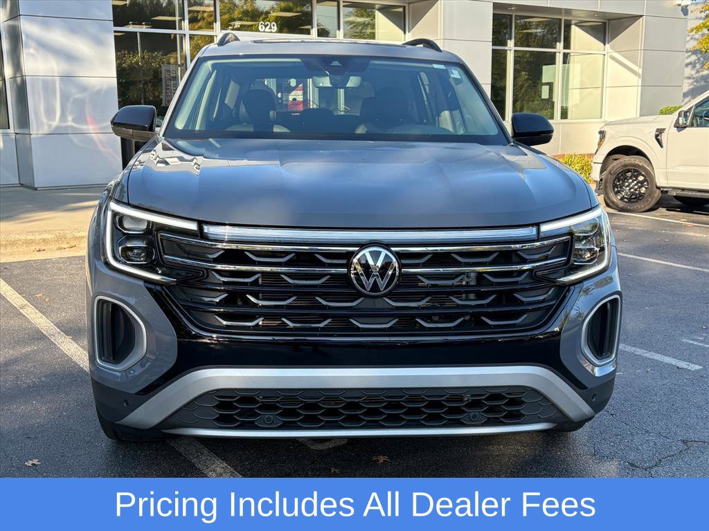 Used 2025 Volkswagen Atlas Peak Edition SE AWD/4WD image 3
