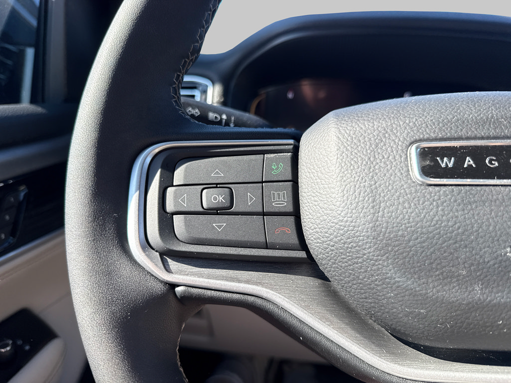 Used 2025 Jeep Wagoneer L 4WD image 17