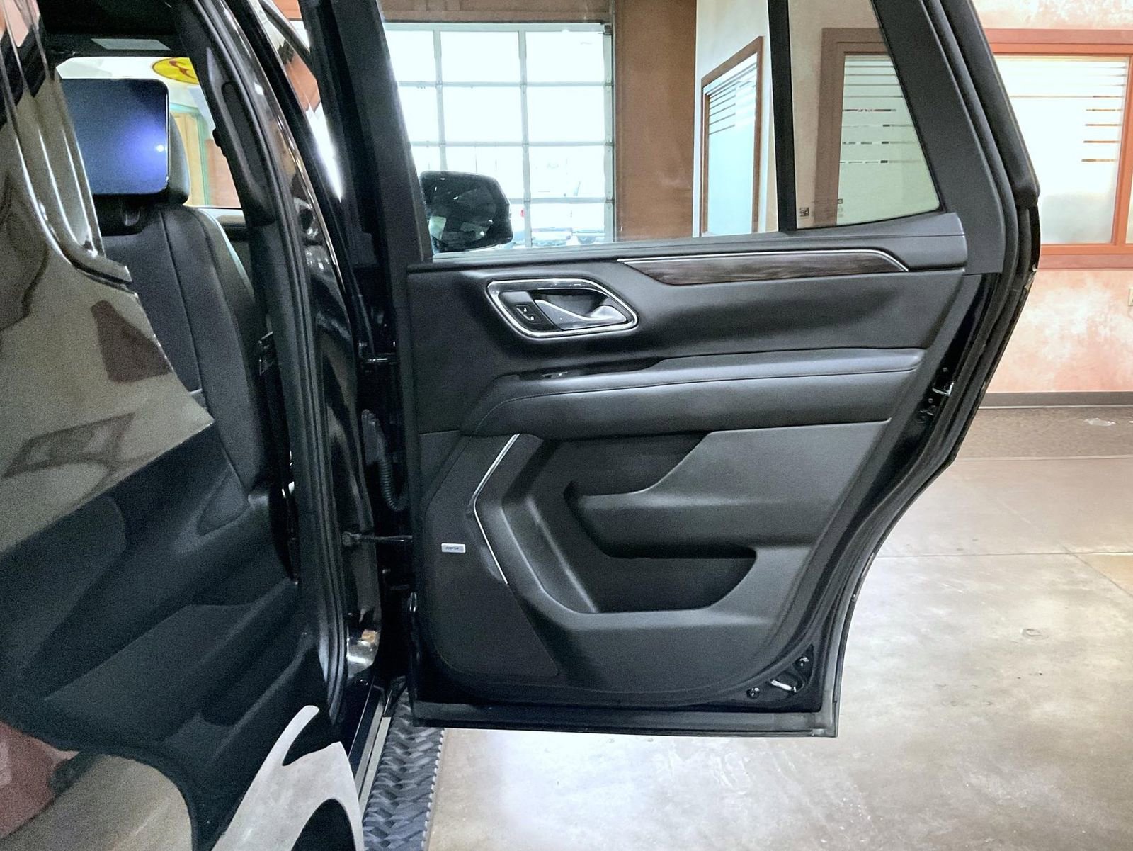 Certified 2023 Chevrolet Tahoe Z71 w/ Z71 Off-Road Package AWD/4WD image 4