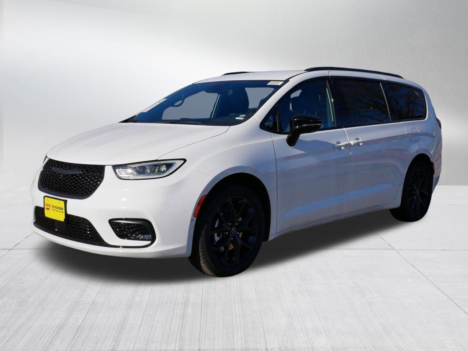 New 2026 Chrysler Pacifica Select FWD image 3