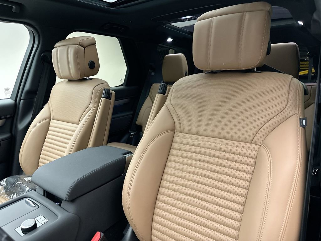 New 2026 Land Rover Discovery Limited Edition AWD/4WD image 18