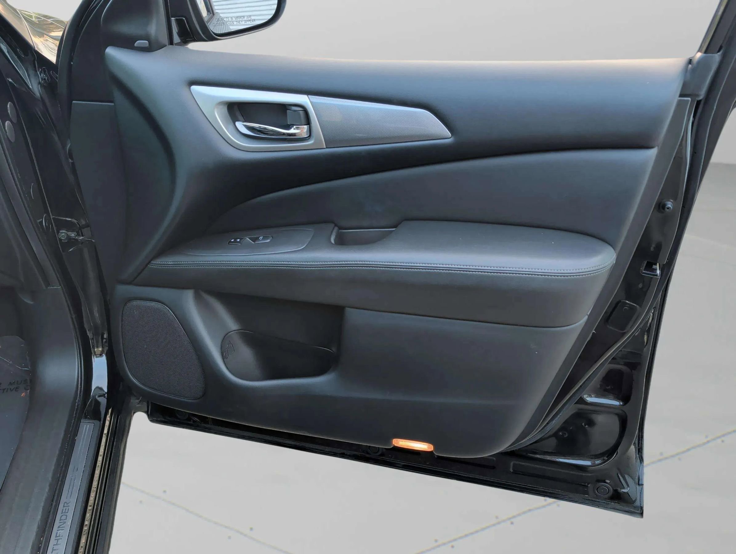 Used 2020 Nissan Pathfinder SL image 17