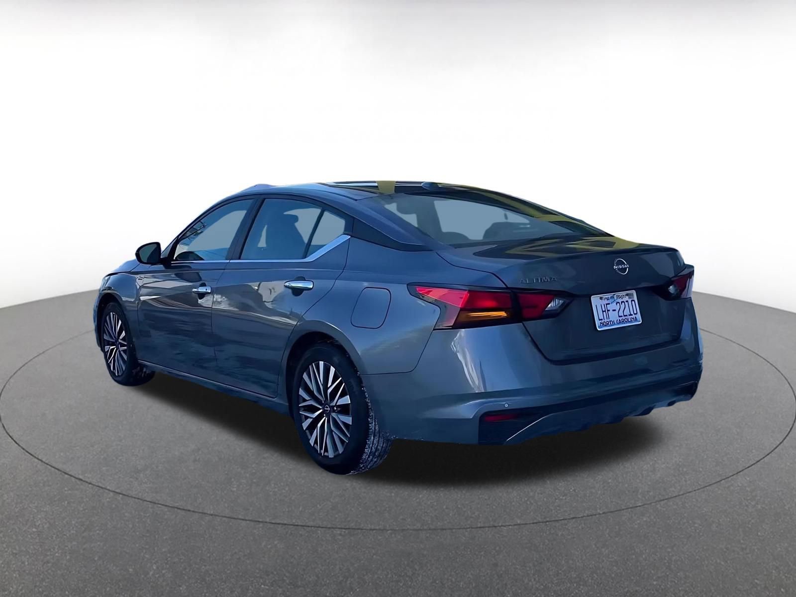 Used 2025 Nissan Altima 2.5 SV image 11