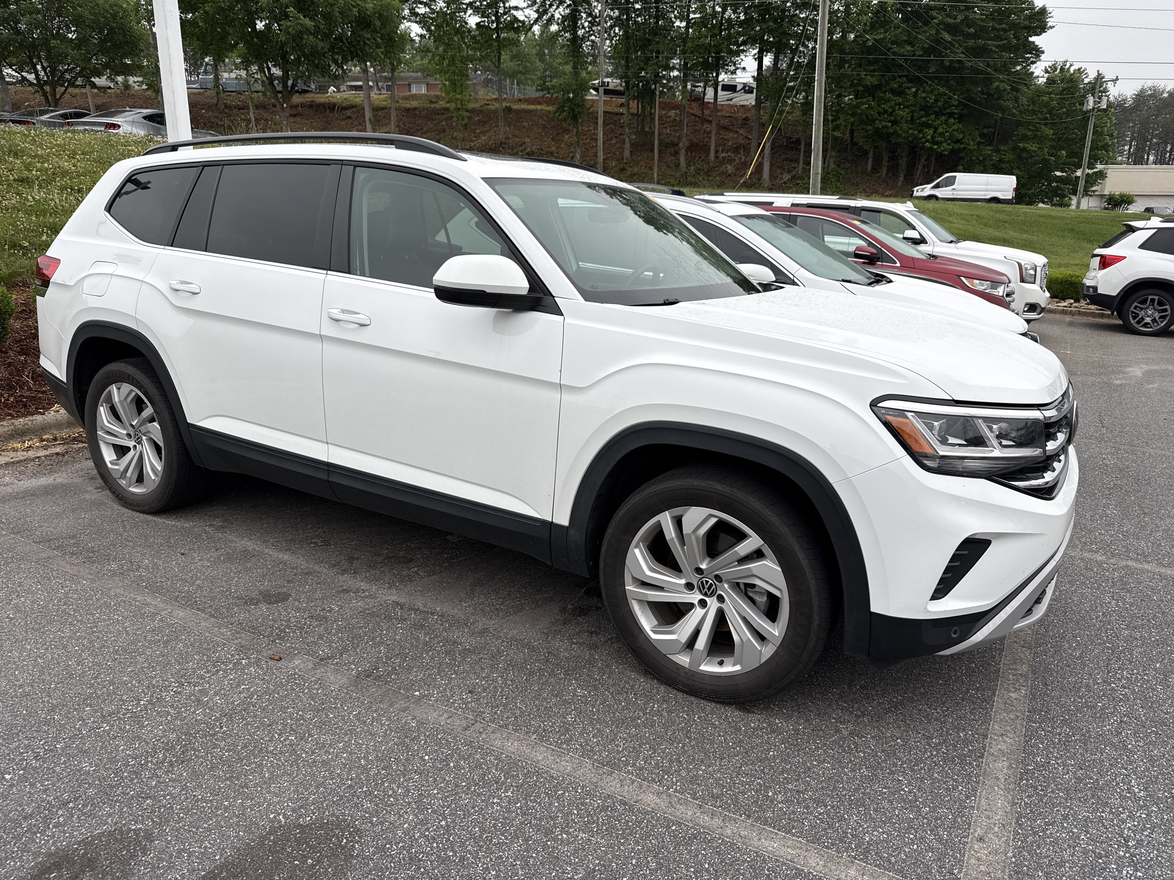Used 2022 Volkswagen Atlas SE w/ Panoramic Sunroof Package FWD image 2