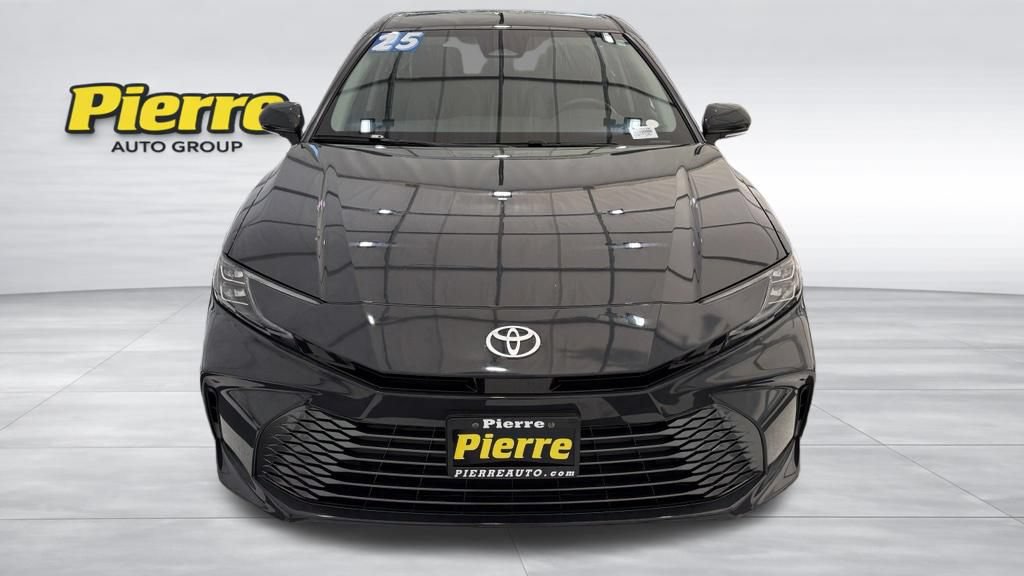Used 2025 Toyota Camry XLE FWD image 7