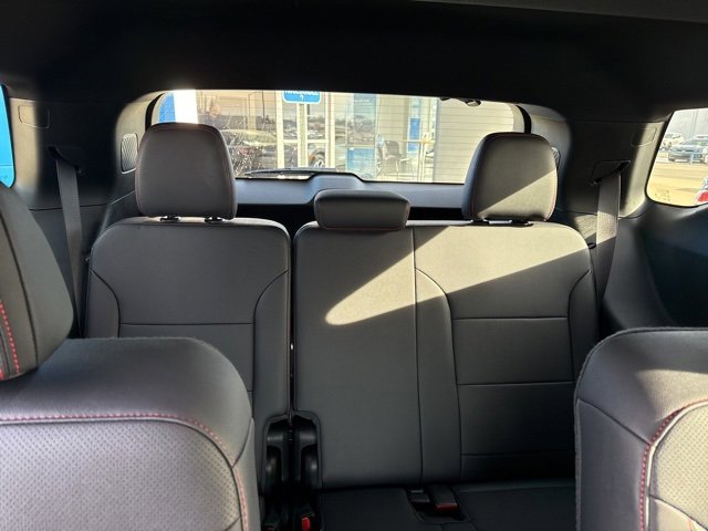 Used 2025 Chevrolet Traverse Z71 w/ Driver Confidence Package image 16