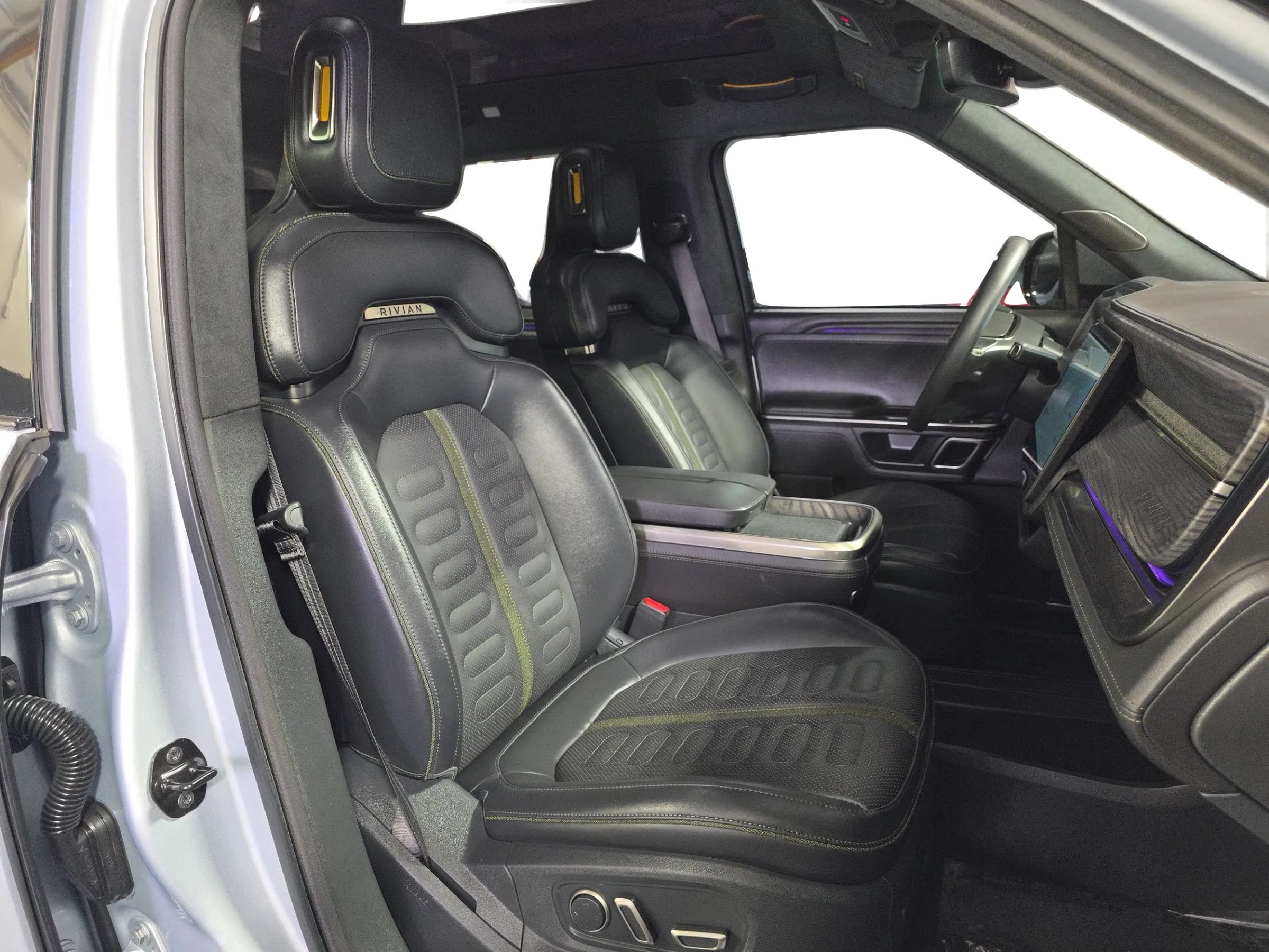 Used 2023 Rivian R1T Adventure AWD/4WD image 13