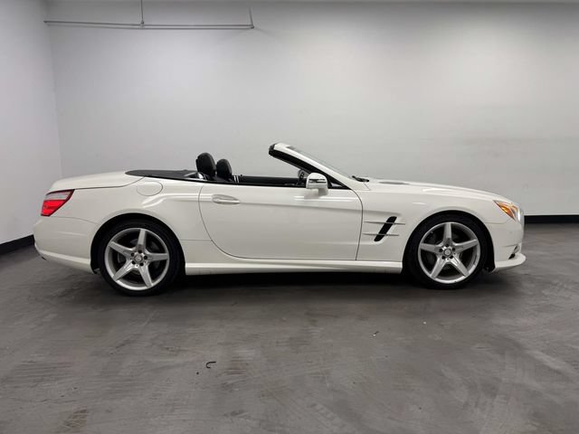 Used 2016 Mercedes-Benz SL 550 w/ Driver Assistance Package image 30