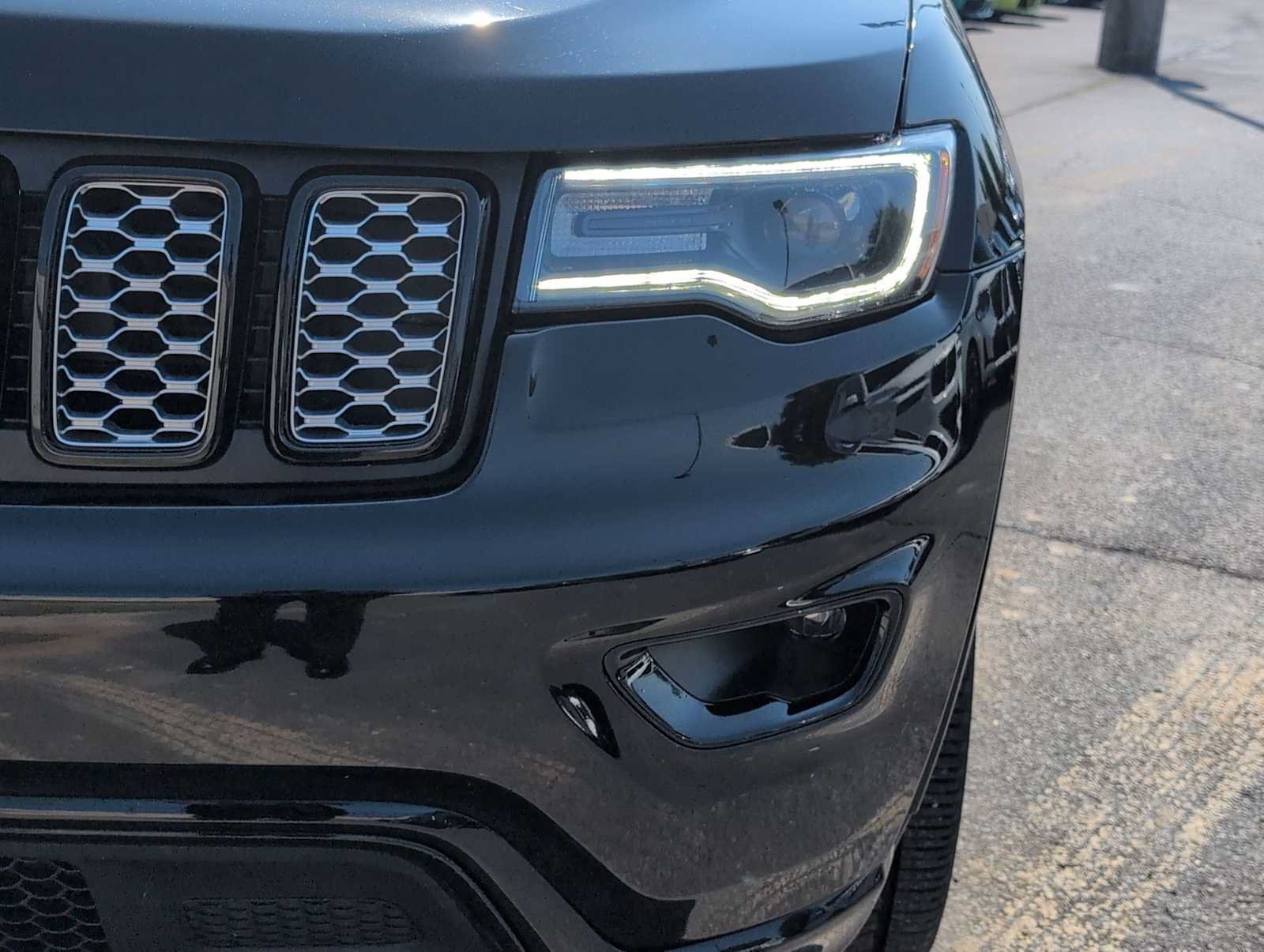 Used 2022 Jeep Grand Cherokee Laredo X AWD/4WD image 11