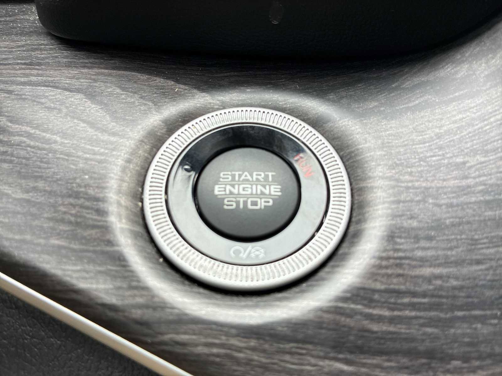 Used 2023 Jeep Grand Cherokee Limited image 17