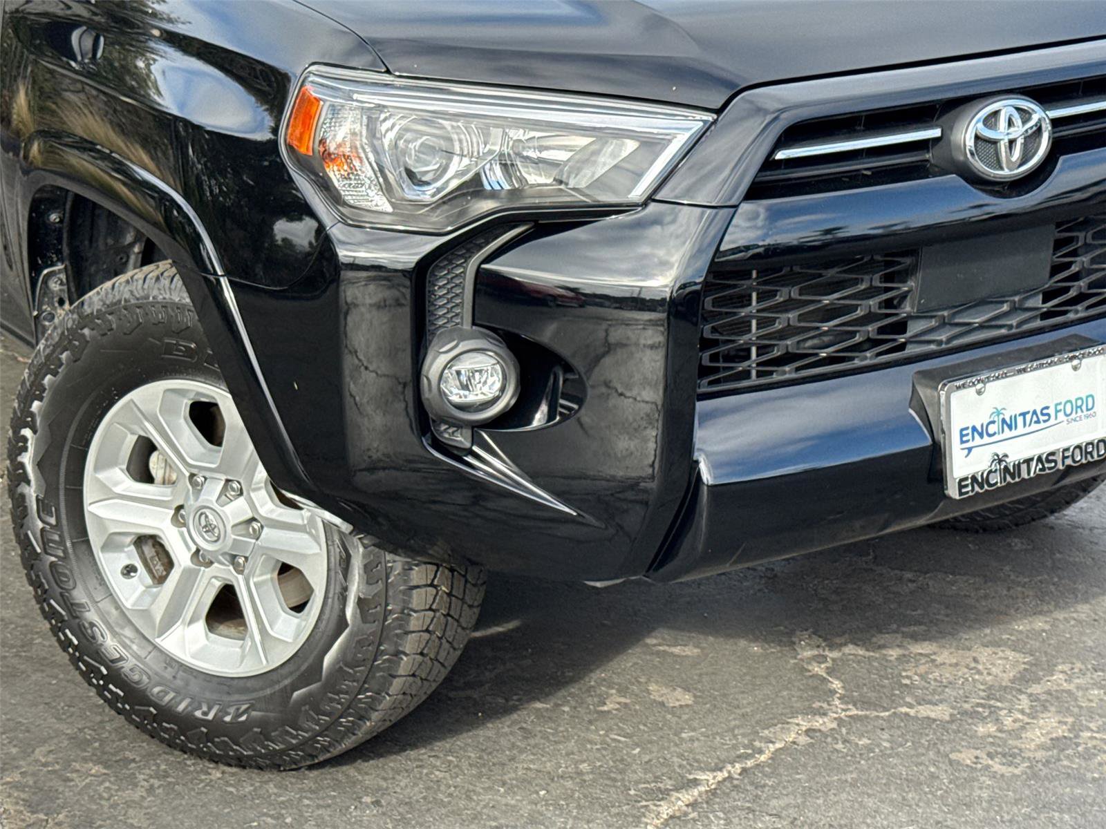 Used 2024 Toyota 4Runner SR5 AWD/4WD image 3