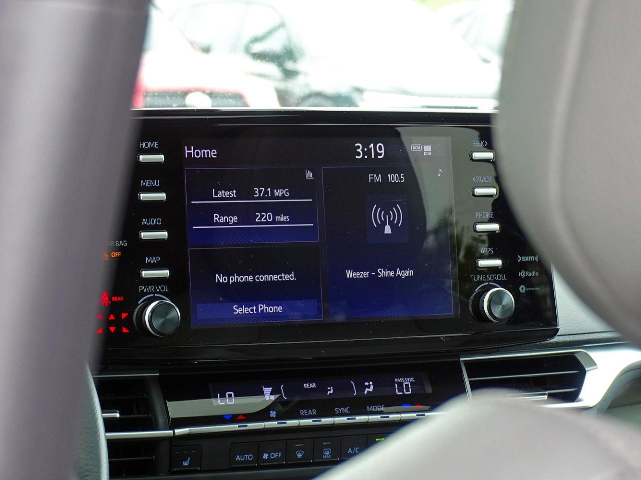Used 2024 Toyota Sienna XLE FWD image 21
